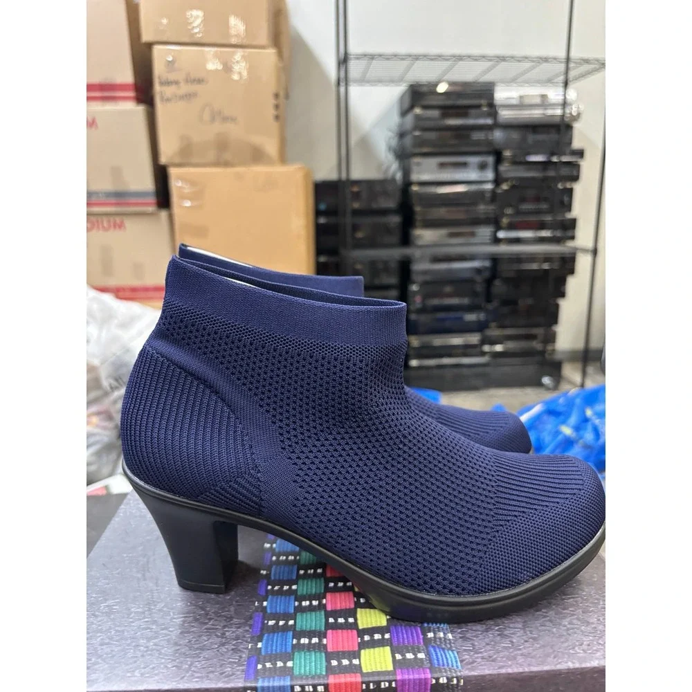 Bernie Mev Doll Navy Knit Stretch Ankle Boots Block Heel Womens Size 10.5-11
